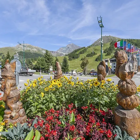 Terrace Few Steps From Villa Sestriere